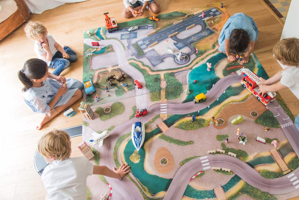Pack de 2 grands tapis “Décollage immédiat” et “Circuit urbain” (XL) -  Carpeto réinvente le tapis de jeu pour enfants !